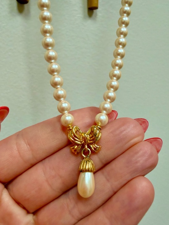 Monet Jewelry - 80s Vintage ⚜️ Monet Pearlescent Bead & Bow Necklace